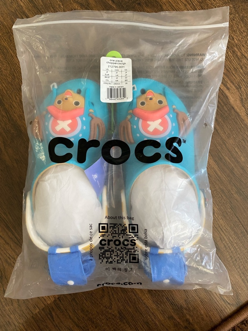 CROCS Kids size J4 (W6) One Piece Tony Tony Chopper Clogs